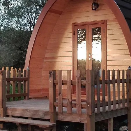 Glamping 招待所 3*